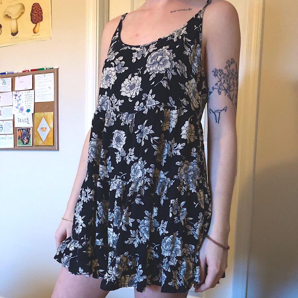 Brandy Melville Floral backless mini dress